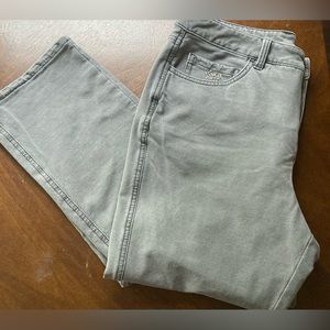 Ladies Size 8 Short Dream Jeanne’s by Quacker Factory Gray Denim W/Rhinestones